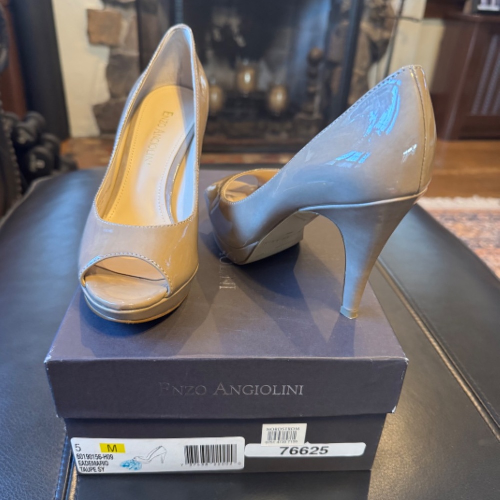 Ladies Taupe Patent Leather Peep Toe Platform Pump